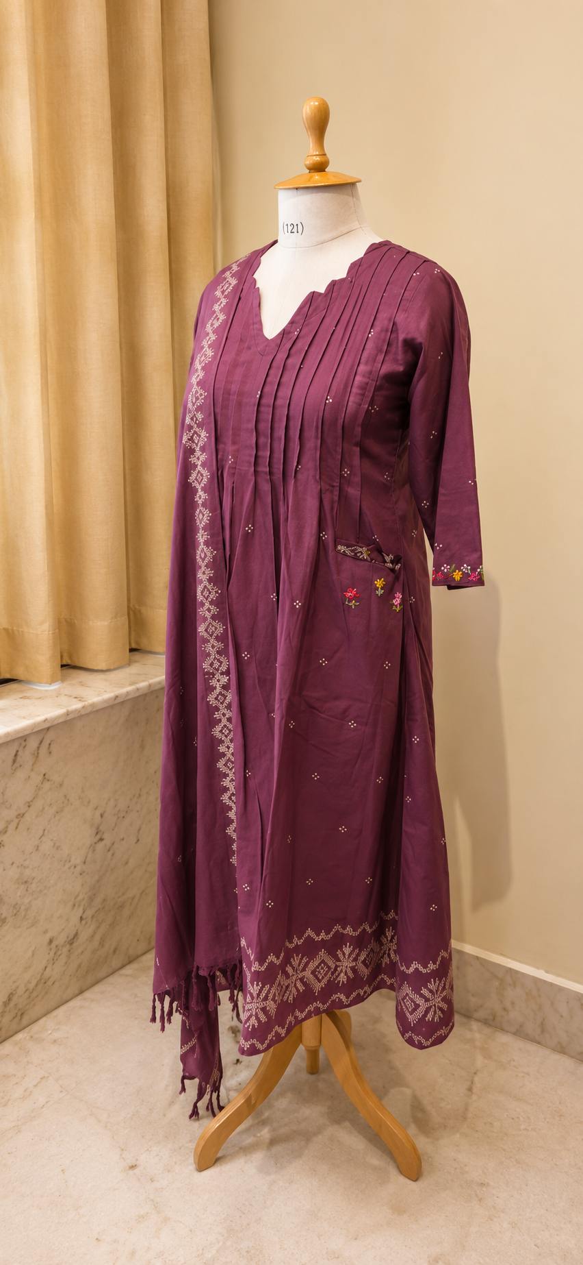 Mauve Scallop Neck Handloom Cotton Hand Embroidered Jamdani Kurta Set