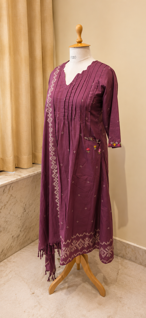Mauve Scallop Neck Handloom Cotton Hand Embroidered Jamdani Kurta Set
