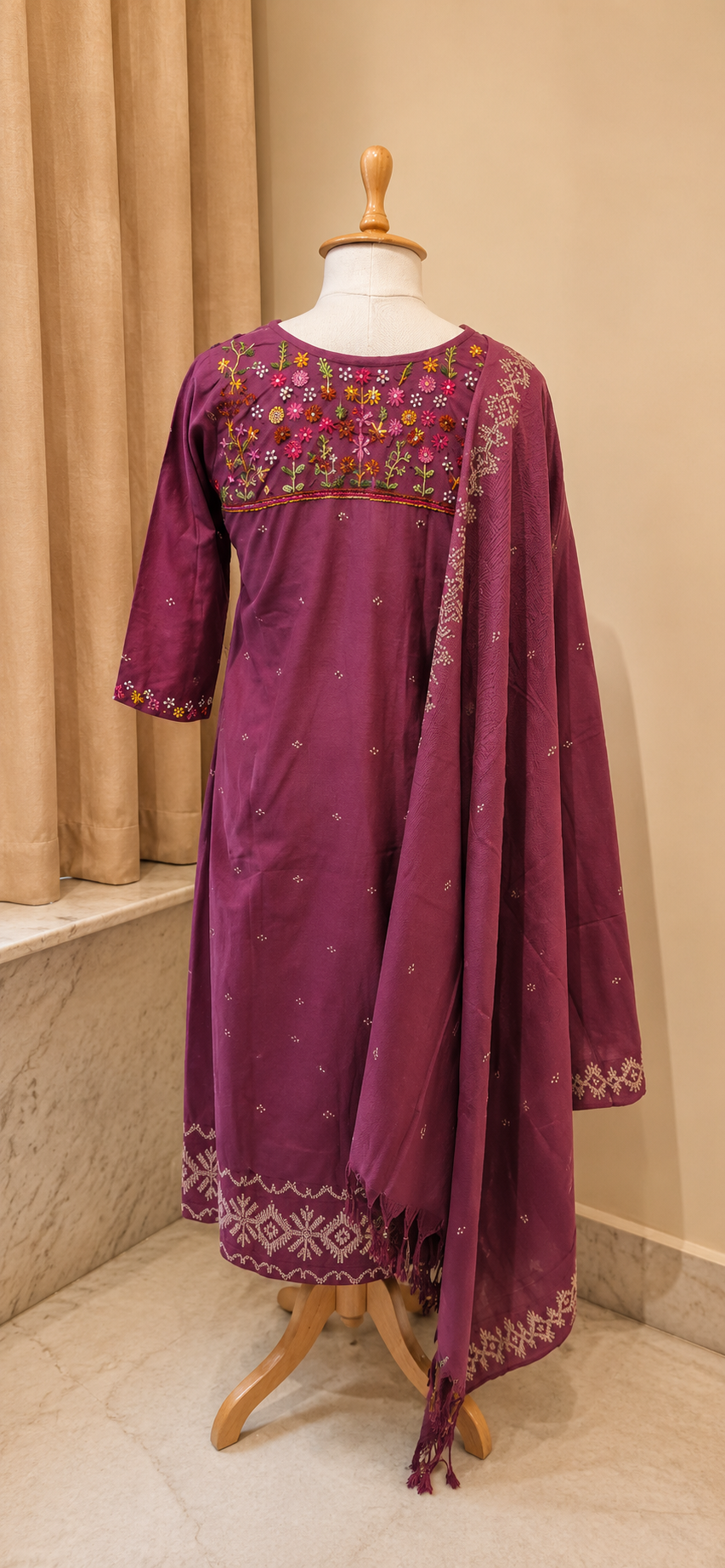 Mauve Scallop Neck Handloom Cotton Hand Embroidered Jamdani Kurta Set
